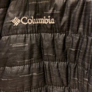 Columbia Crested Butte ll Omni heat insulated hooded puffer jacket.